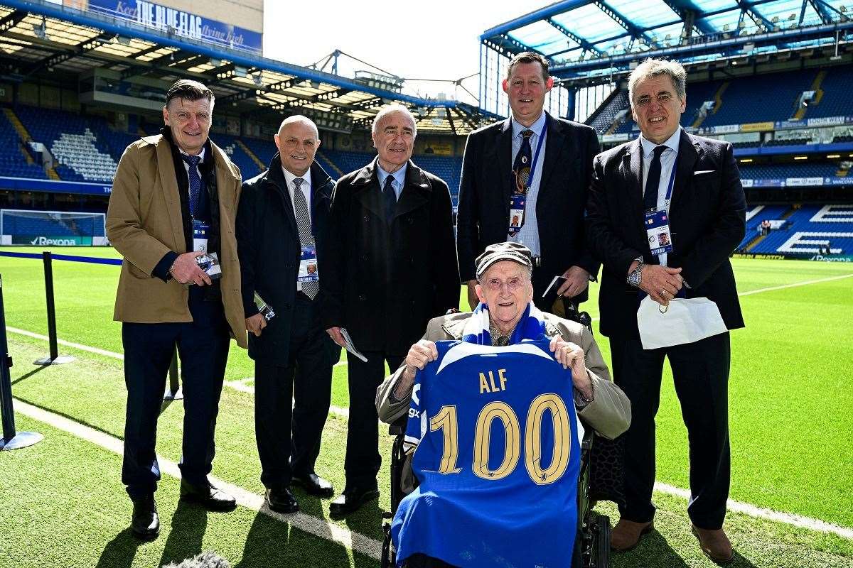 Alf had a personalised 100 shirt presented to him by former Chelsea players Ron Harris, Gary Chivers, John Bumstead, David Lee and Colin Pates