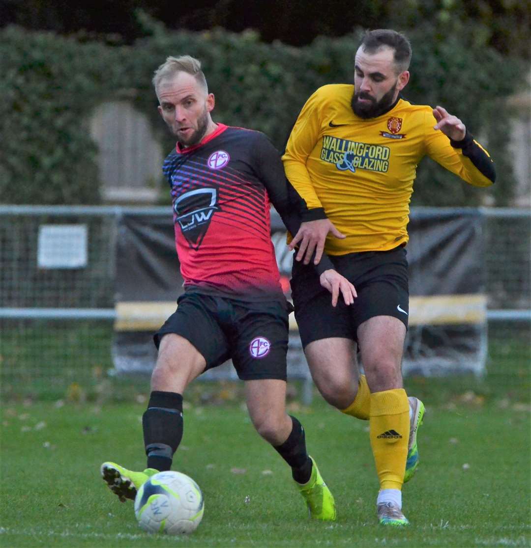 An Aldermaston player finds a pass