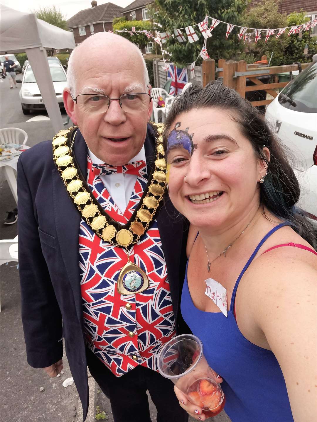 Victor Road, Thatcham Roxy Tola with Mayor (57090208)