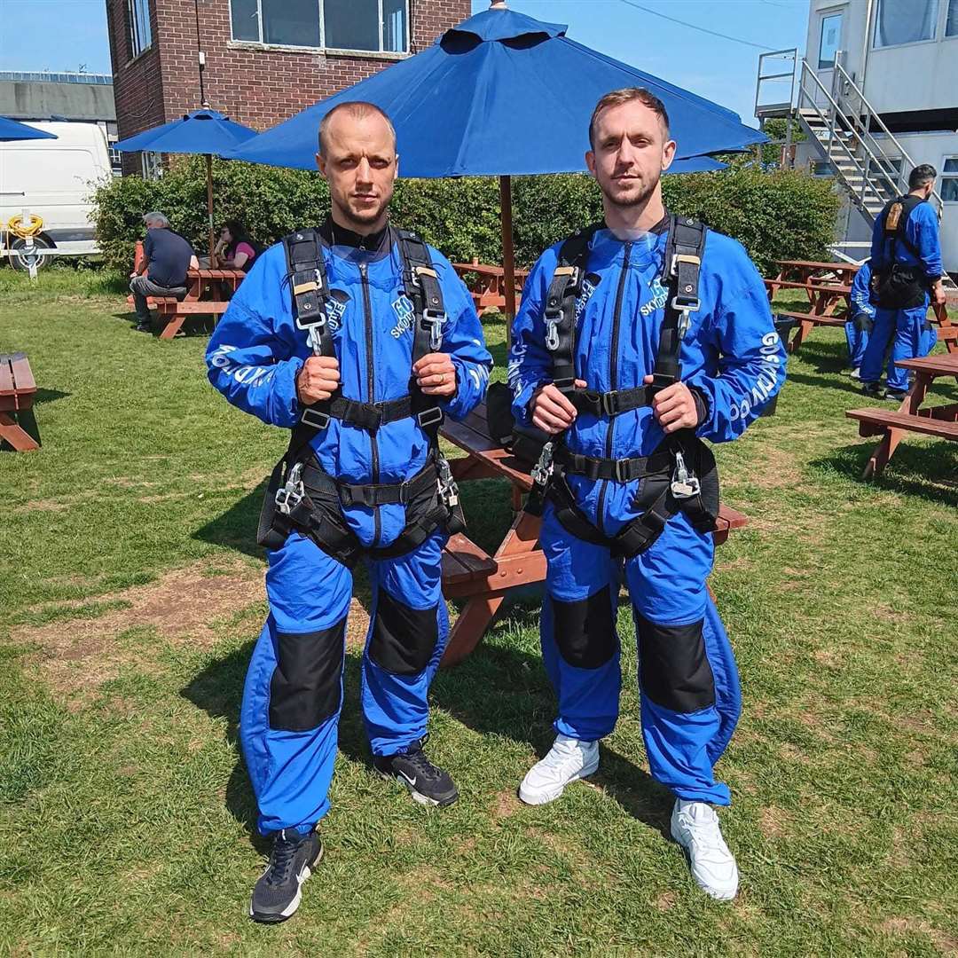 The pair are hoping to raise over £1,000