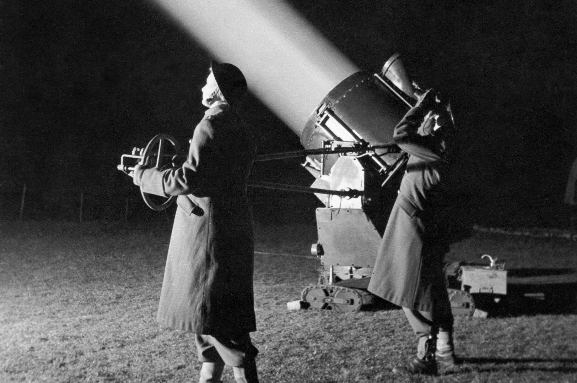 Members of Auxiliary Territorial Service operating a searchlight in February 1944. Public Domain