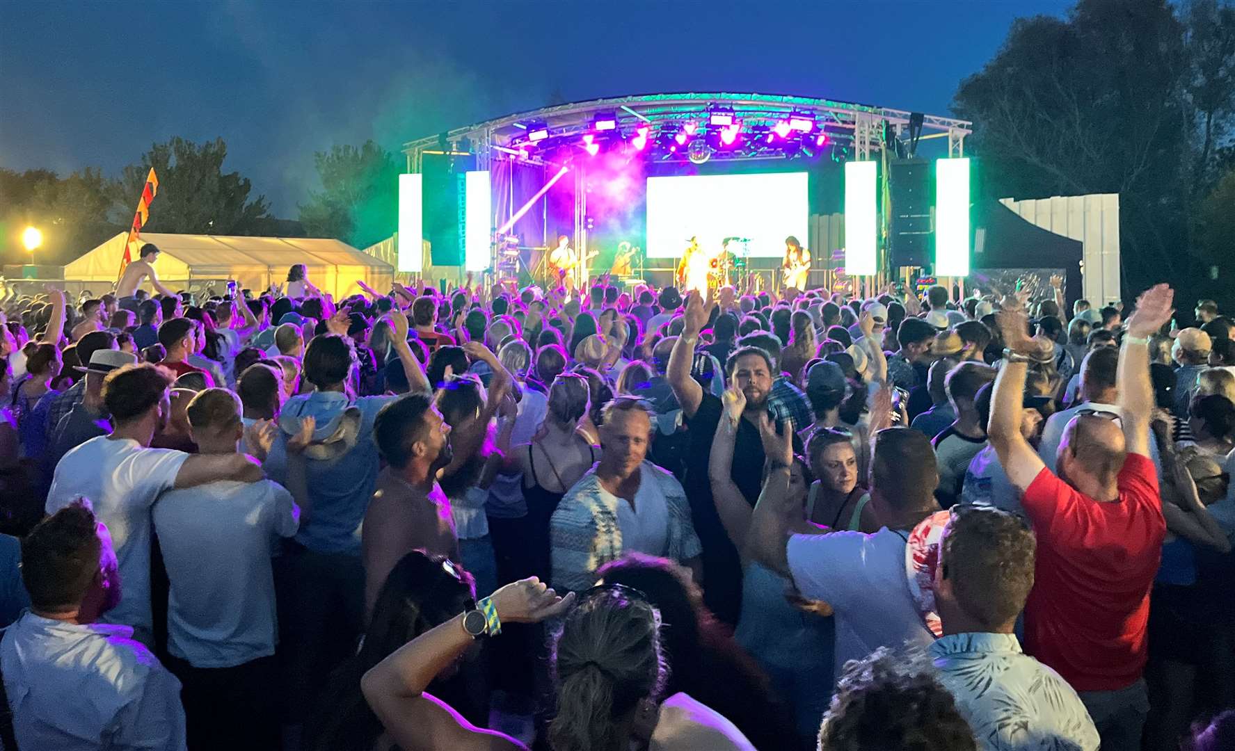 Crowds going wild for Killer Queen's closing set