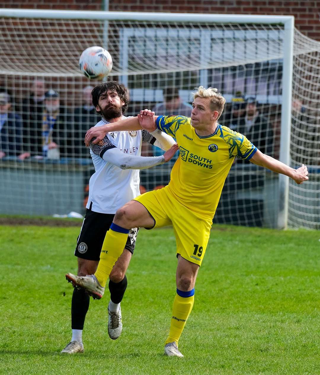 Berry-Hargreaves battles with Havant’s Danny Wright during the 1-1 draw at Bulpit Lane last season