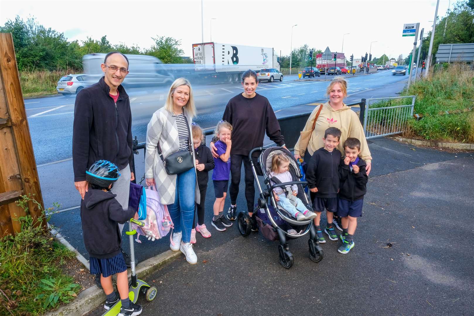 Highwood Copse Primary School parents are campaigning to reduce the speed limit along the A339