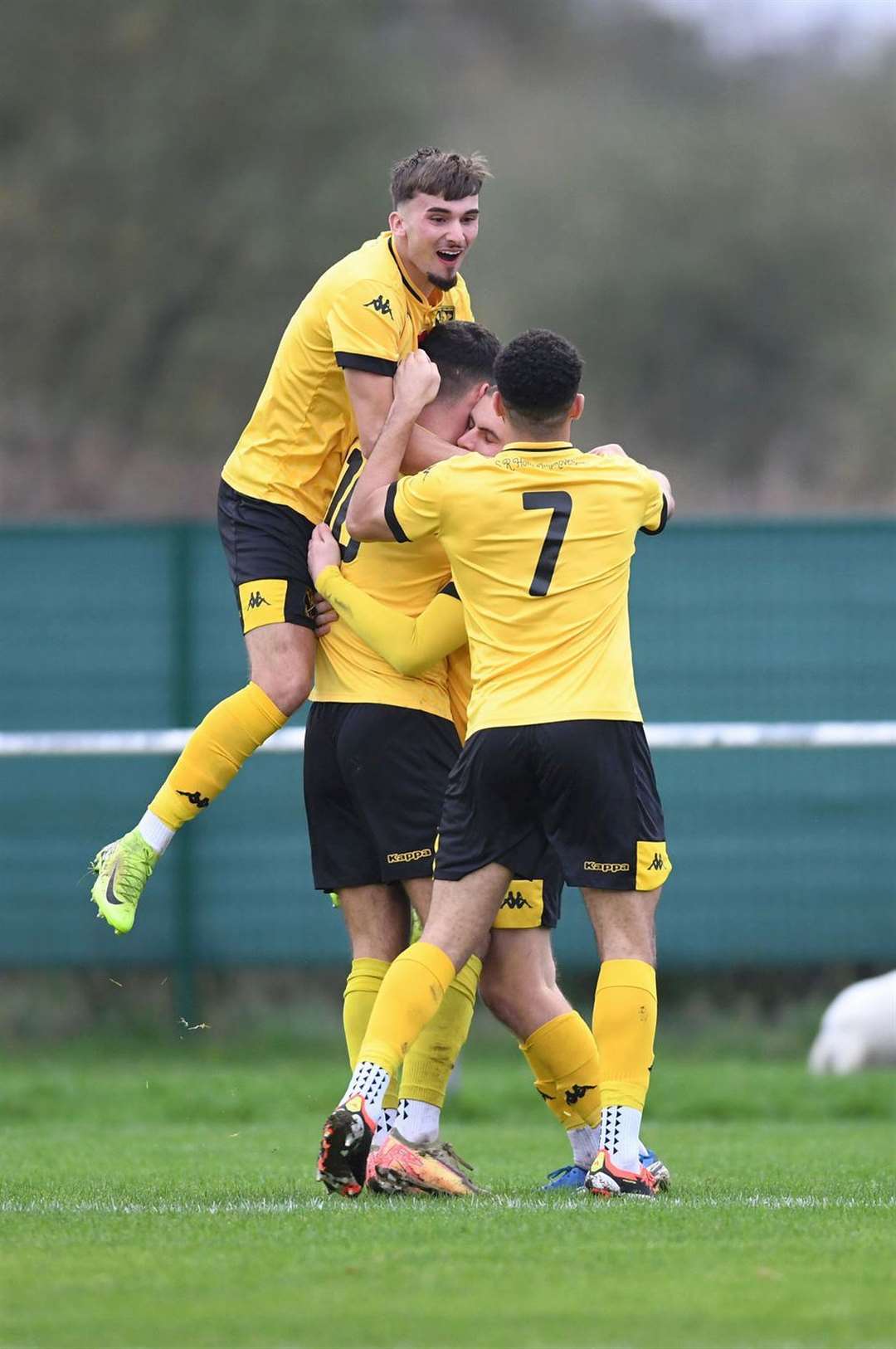 Tadley Calleva celebrate - Photo: Rob Mellor