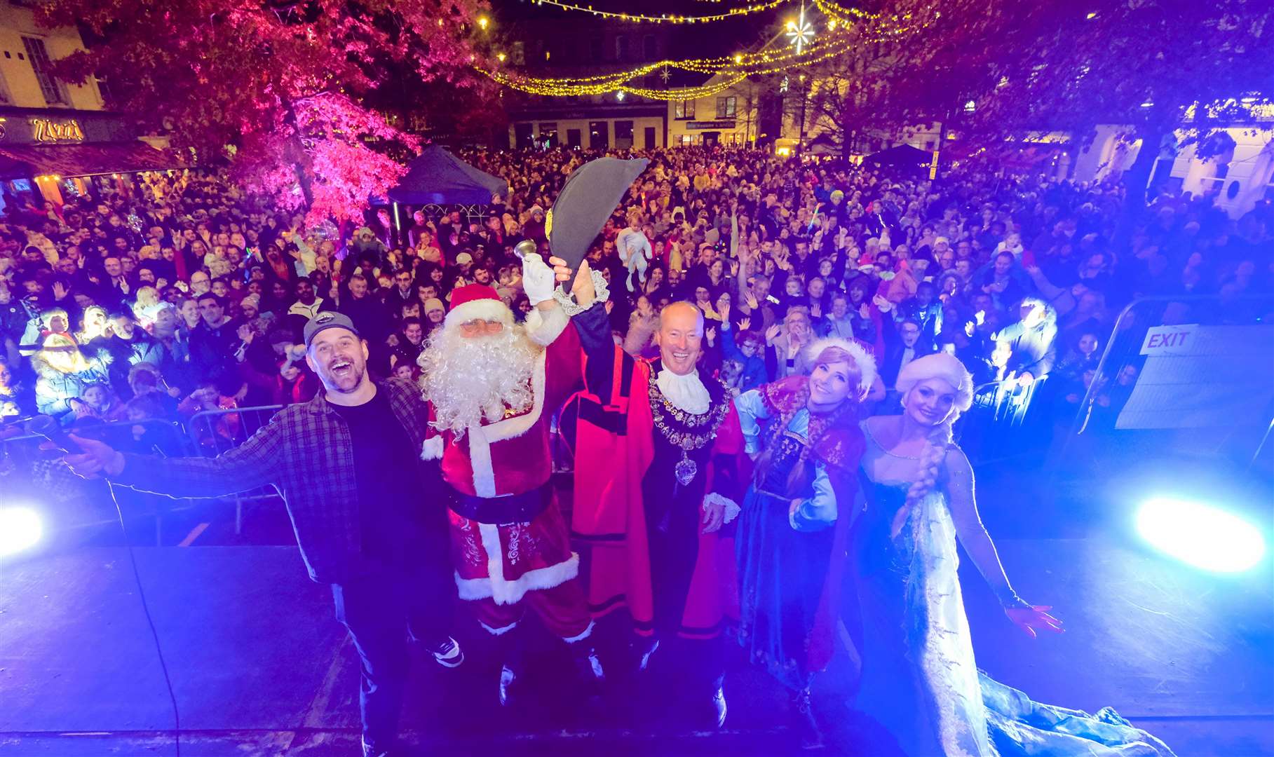 Newbury Christmas Light Switch On