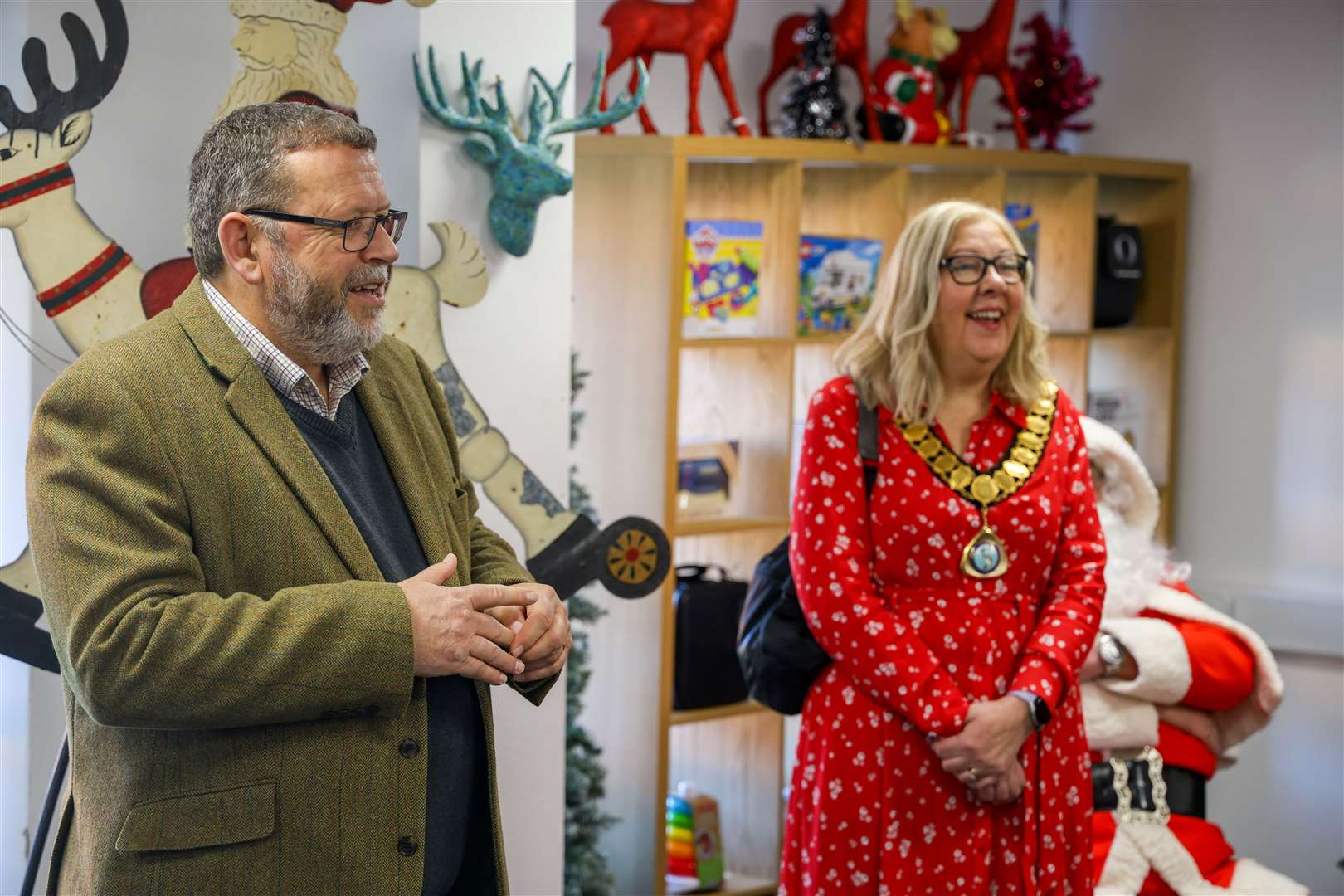 Kelvin Hughes and Thatcham mayor Suzanne Adamantos