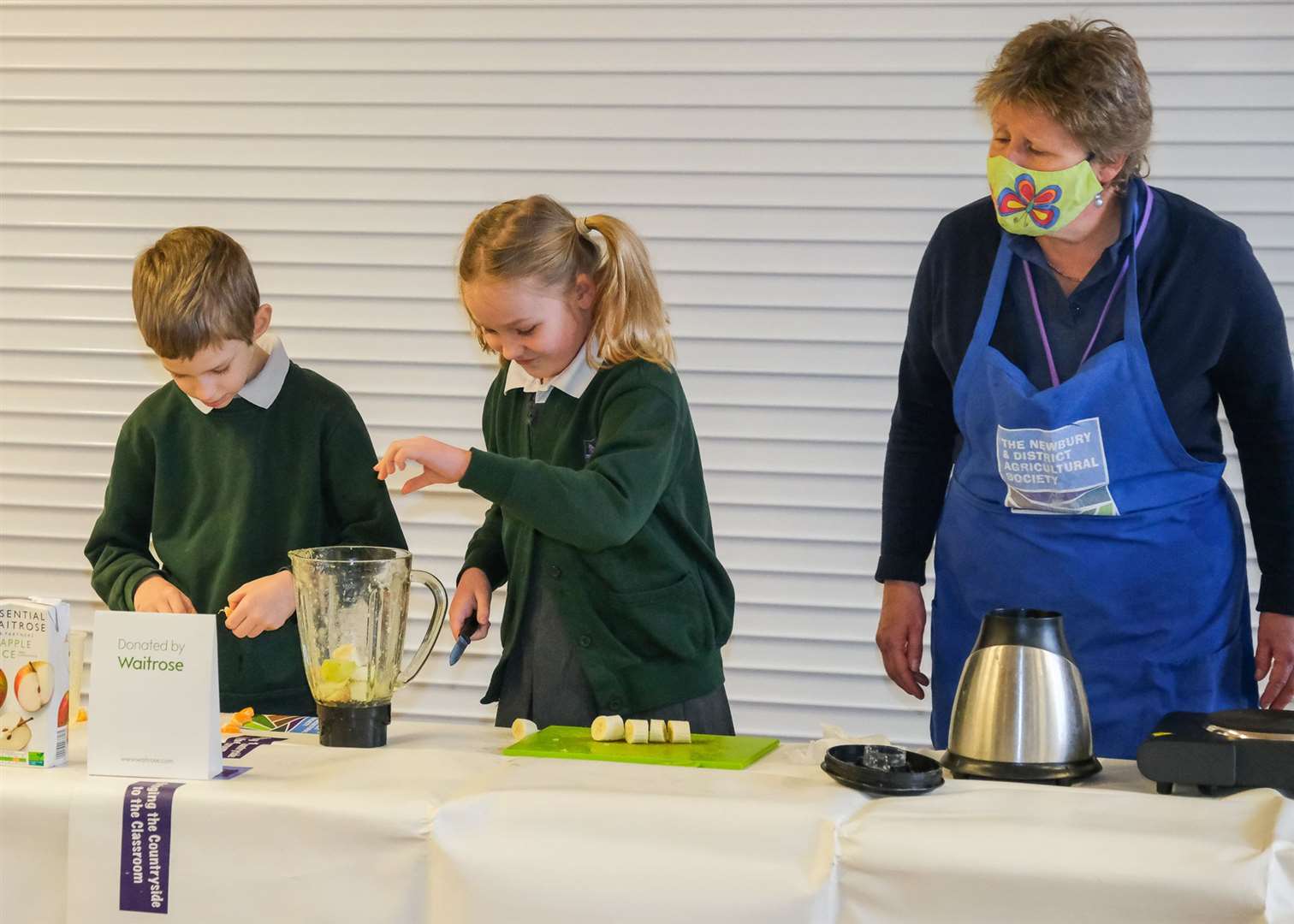 Year 4 at Kintbury School.Ref: 03-1322. (54449786)