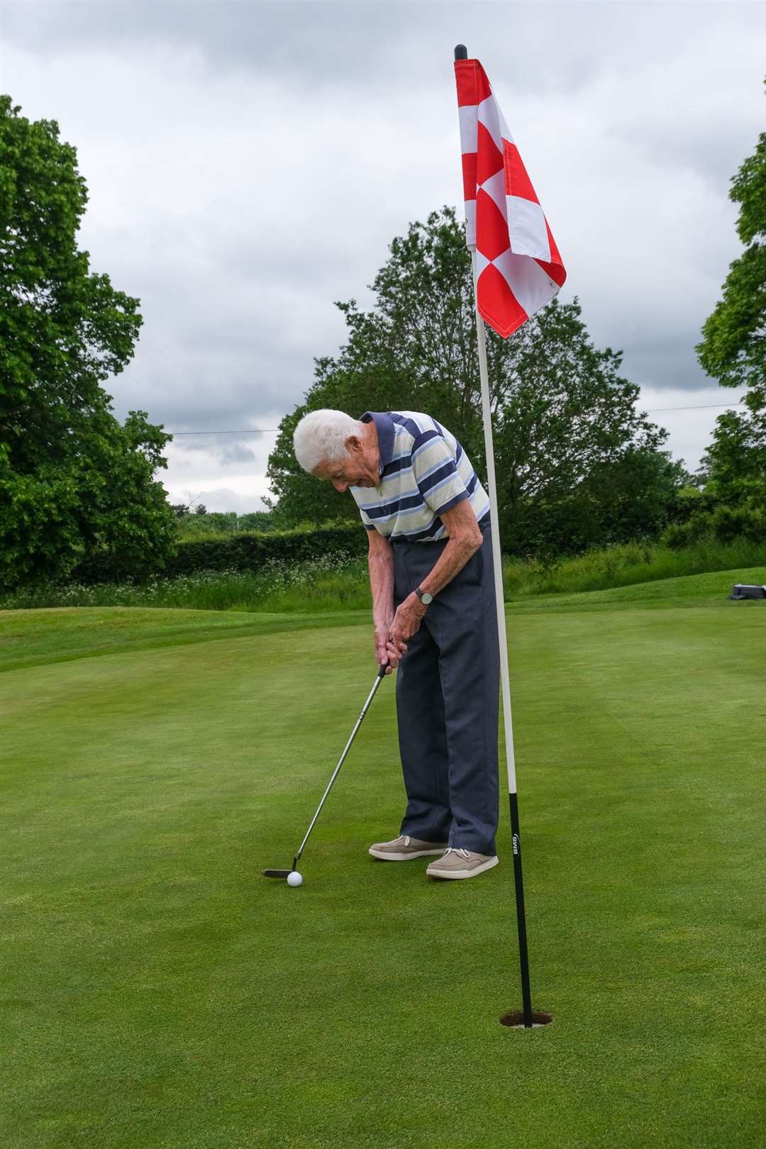 Jim Dearlove celebrates 100th Birthday with a game of golf ..Ref: 24-0221.