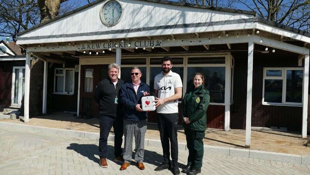 L to R: London Irish Foundation chief executive Andy Keast, Pump Technology managing director Jonathan Barker, Kew CC first team captain Shane Macdermott, and Abby Doolan, from the London Ambulance Service NHS Trust