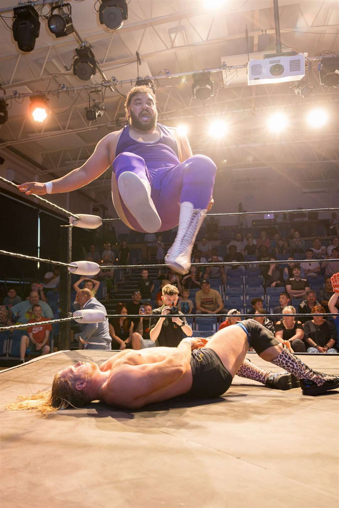 Saime Sahin and Chris Bronson in action at British Kingdom Pro Wrestling event in Thatcham - Photo: Emma Meek