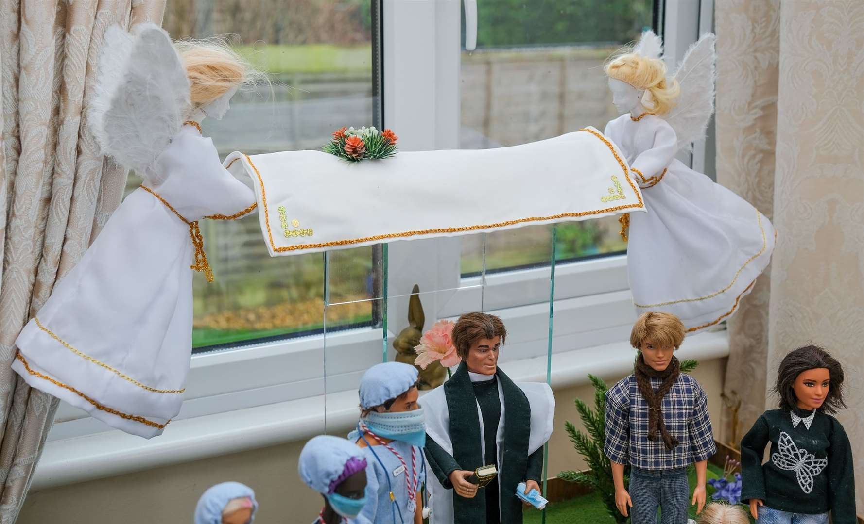 Angels take a dead body up to heaven.