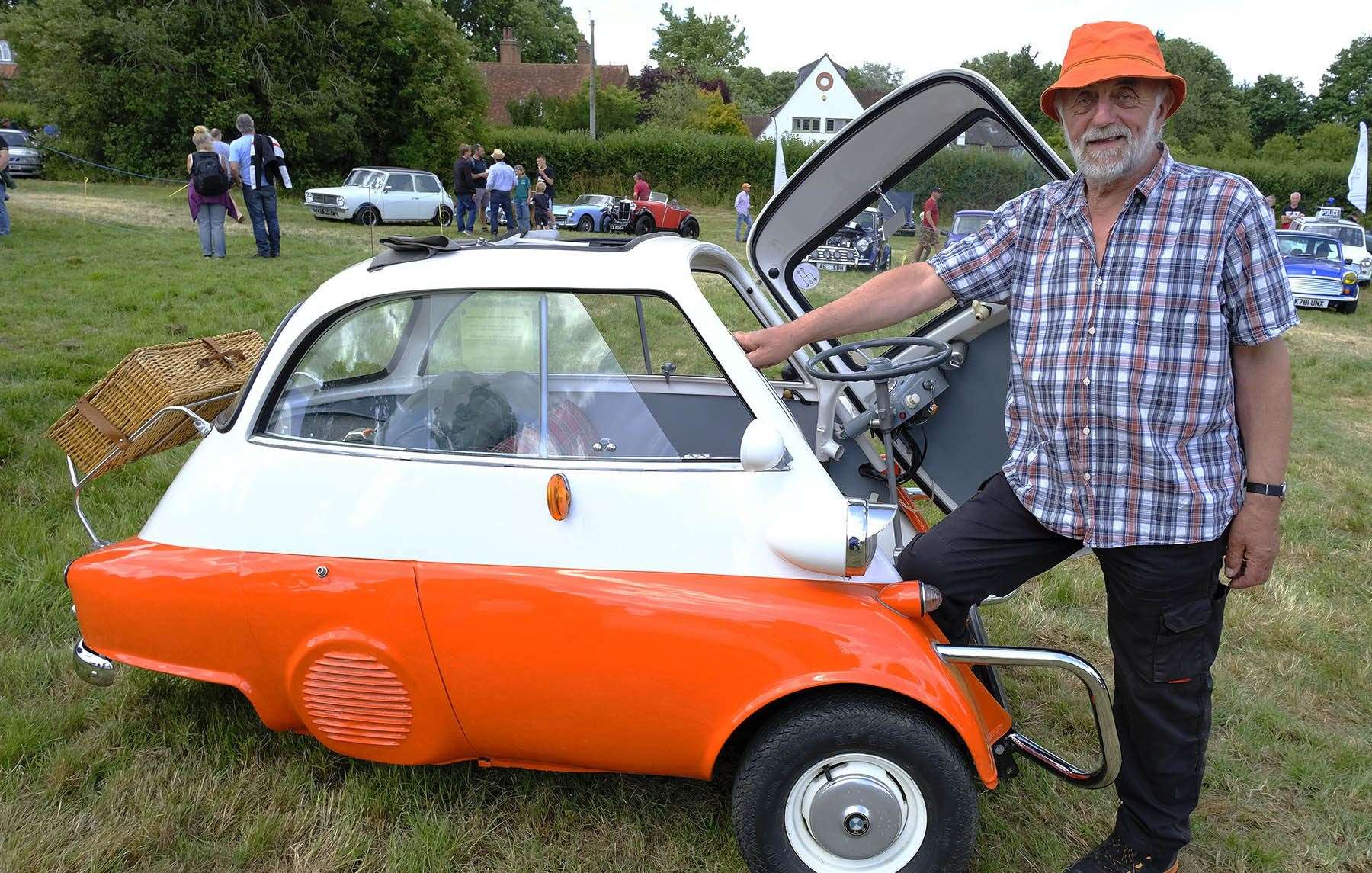 Ray Prior with his BMW Isetta. (57567616)