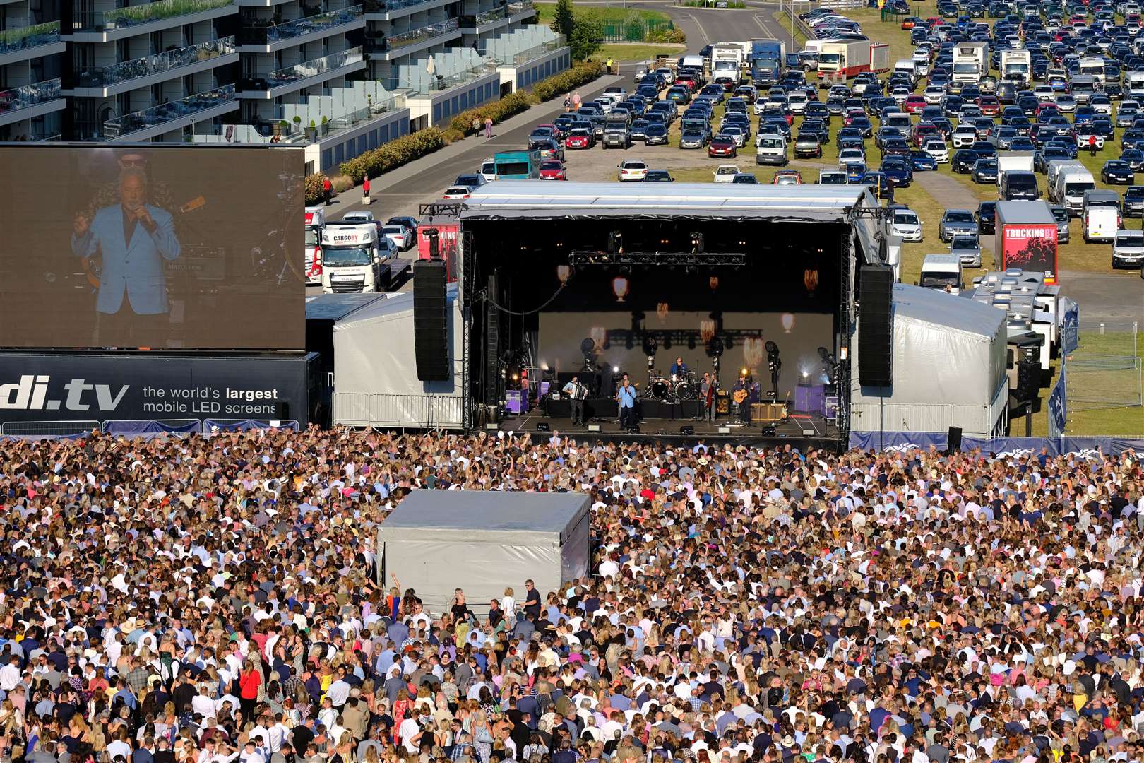 Tom Jones at Newbury Racecourse in 2019
