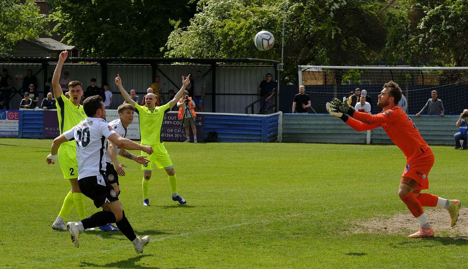 dorking scream for offside.